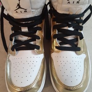 Jordans 7y white with gold